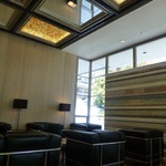 レフェルヴェソンス - 入口右手の、ウエイティングルーム