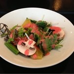 やさい料理 つむぎや - 先付け 春野菜のサラダ 苺のドレッシング