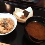 やさい料理 つむぎや - 食事 玄米ごはんと赤だし味噌汁