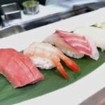 立食い寿司 根室花まる - 中トロ、甘エビ、真鯛、真イカ