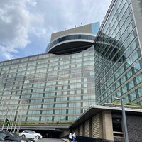 トレーダーヴィックス東京 - ホテルニューオータニ(レストランがあるのは隣の建物ですが、中でつながっています)