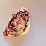 sio - 秋鮭にいくらたっぷり五穀米リゾットのクリームソースが意外とボリューミーに感じられたお料理。トレビスや牛蒡の苦味甘みナチュラルさ大好きな感じ☆想像や見た目よりずっと美味しかったお料理でしたヽ(^。^)ノ