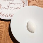 sio - ブリアサヴァラン塩練乳ミルクアイス。いつもながら儚く口どけるギリギリで形を保っている出来立てジェラート素晴らしい♡(๑´ڡ`๑)♡