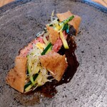 sio - 北京ダックの再構築メニュー。着想するところがまずすごい☆ 北京ダックというと皮がほとんどというイメージだけど、鴨のしっとりお肉までボリュームたっぷりいたただけ大満足でした☆