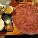 Bisutoro Sumiyakiniku Sakaba Chikinreggu - ランチローストビーフ定食200g 1300円(税込)