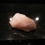 鮨あんりえるるかん - ホッキ貝（ポン酢でいただきます）の握り