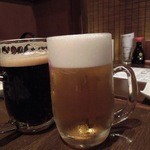 Sakanaya Maruichi - 「中ジョッキ　スーパードライ」と「黒生ビール」（各580円）