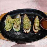 Saizeriya - ムール貝のガーリック焼き　400円