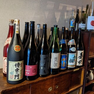 You can sample our carefully selected sake and shochu! Homemade gin to enjoy the aroma