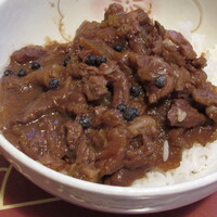 リストランテ ハナタニ - 牛肉、生コショウ丼