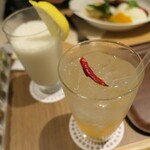 横町カフェ - （2022/8月）はちみつじんじゃーラッシーとはちみつ生姜ドリンク