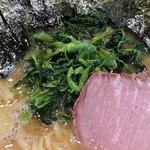 横浜家系ラーメン 三郷家 - ほうれん草。