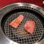 叙々苑 - お肉は無煙ロースターで焼いて特製タレでいただきました。
 
やっぱり柔らかくてバリウマ。