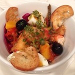 オリーブがアクセント　お魚と色々入ったオードブル