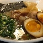 ラーメン茂木 - ラーメン煮玉子