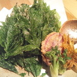 孝虎 - 明日葉と季節の野菜の天ぷら