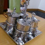 ジムジュム - カスター調味料の器も本格的！