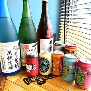 多彩なラインナップのクラフトビールや日本酒も自慢です！