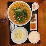 Fueya - 牛肉ビーフン＋サラダ＋チャーハン＋豚ロース焼き＋デザート