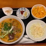 Fueya - 牛肉ビーフン＋サラダ＋チャーハン＋デザート