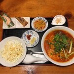 Fueya - 牛肉ビーフン＋サラダ＋生春巻き＋揚げ春巻き＋デザート