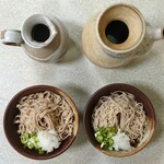 本家橋本 - 1人前がお茶碗サイズ丼2つにて提供される名物生そば(¥680)大徳利が蕎麦汁で小徳利が蕎麦湯