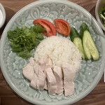 タイランドキッチン たびする子ぞう - パクチーと6種類のソースもマッチしてました。次はお肉2倍のダブチキに挑戦します！