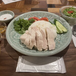 タイランドキッチン たびする子ぞう - カオマンガイでライスは中を選びました。ライスはジャスミンライスらしく、柔らかい胸肉ととてもマッチングしていて美味しかったです。