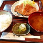 豚珍館 - ランチかつ定食 680円