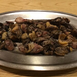 丸万焼鳥 本店 - もも焼き(バラシ)