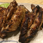 丸万焼鳥 本店 - 手羽焼き(タレ)