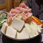 個室居酒屋 吟楽 - 九州地鶏鍋（1480円）