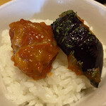 彩肉旬菜 安堵 - 鶏と茄子をオンザライス
