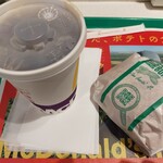 マクドナルド - ドリンク写真:ベーコンレタスバーガーとアイスコーヒーM