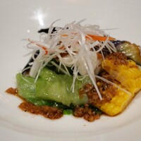 ジョーズ シャンハイ ニューヨーク 銀座店 - 本日の鮮魚の葱生姜蒸し ブラックビーンズの香味ソース