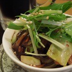 中華酒膳 幸龍 - （2013/3月）この日のお通し。黒酢豚とキャベツと玉ねぎの回鍋肉風