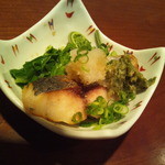 焼酎と手しごと料理の店　まさや - お通しは蕗味噌とこごみ