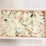 味の浜藤 - 料理写真:季節の炊き込みご飯と銀ひらす麹焼弁当