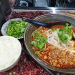 刀削麺 大鵬 - 麻棘麺(辛口)&パクチー(大盛り)、ライス