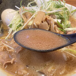 Raamen Fujinami - 熱々の味噌スープ