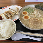 ゆにろーず - ニンタマ塩ラーメン+餃子半ライス