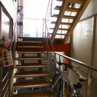 ナポリ、アマルフィ料理 Ti picchio 中目黒 - 3階建ての建物で、エレベーターはございません。この階段を頑張って昇り降りいたします