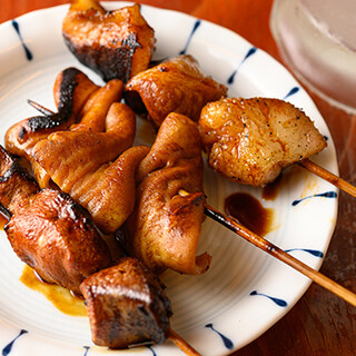 自慢の串焼きは1本100円～。アテにぴったりな一品も多数有◎