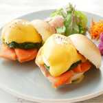 eggs benedict smoked salmon