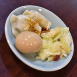 元祖麻婆豆腐 - ランチ共通の食べ放題の水餃子、味玉、キャベツ２０２２年９月