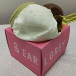 & EARL GREY - 香るティージェラート トリプル 660円、内容は「ピスタチオ＆抹茶」「コンチネンタルアールグレイ＆チョコレート」「杏仁ジェラートもも果肉入り」の3種類になります