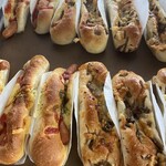 パン工房アウトレット あにまーと - ウインナー240円まいたけ180円