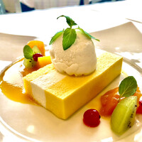 ブラッスリー ポール・ボキューズ 大丸東京 - マンゴーパッションとヨーグルトムース　ココナッツソルベ　
