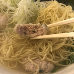 麺屋海神 新宿店 - 鱈のすり身に海老を練り込んだつみれ