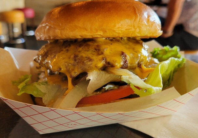 Mahaloha Burger Ala Moana （マハロハ・バーガー